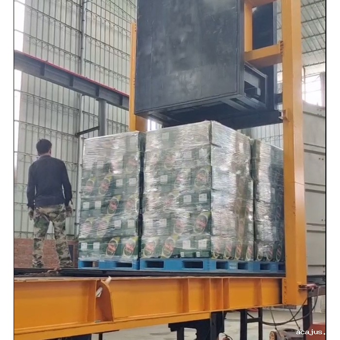 集装箱装货机装啤酒